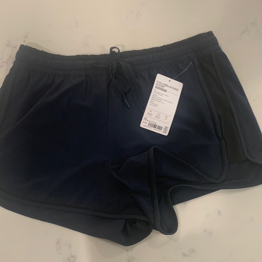 Athleta Colorblocked Shorts Size L - Large. Navy/ Black. NWT.